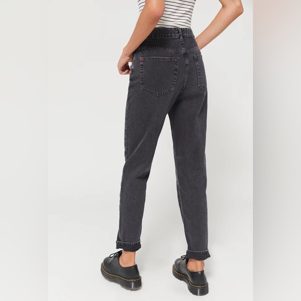 BDG Mom Jeans High Rise • Black • 26 Waist